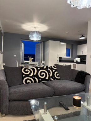 2-bedroom 1-bathroom apartment sheffield, Sleeps up to 4, 1-double bed 2-single beds Open plan kitchen with dining area and lounge